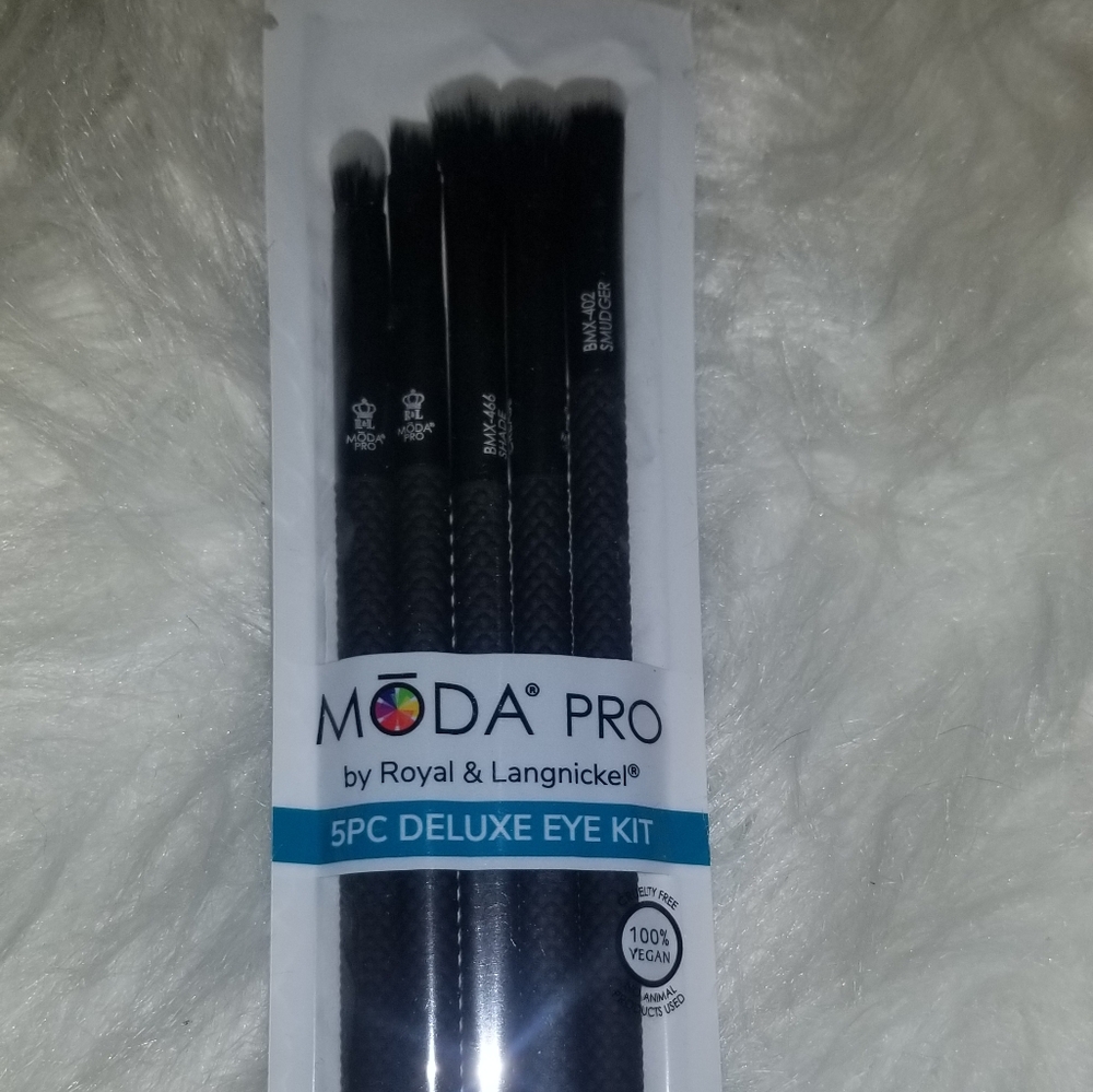 Moda Pro 5 piece deluxe eye kit brushes